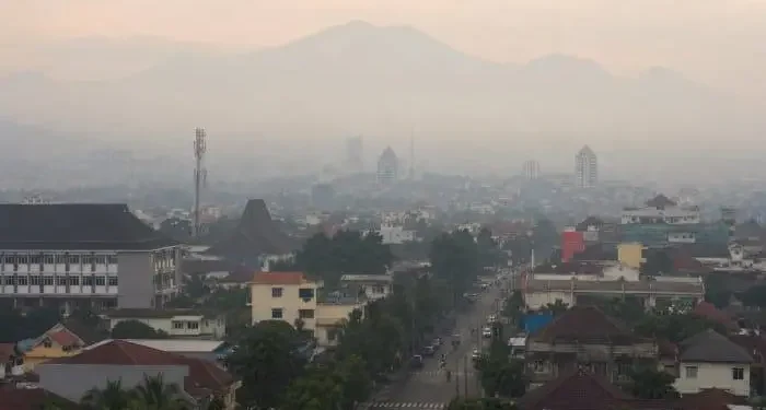 Prakiraan Cuaca Malang Senin 13 Juli 2026: Didominasi Udara Kabur