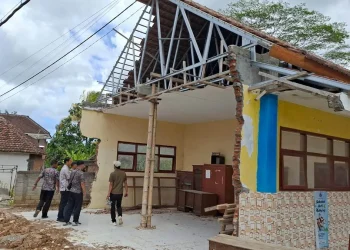 Ruang Kelas SDN 1 Srigonco Dibongkar Imbas Pelebaran Jalan, Siswa Belajar di Ruang TIK