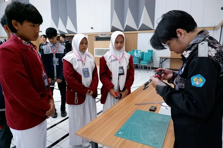 Sengit! 16 Tim Robotik Adu Cepat di ITN Malang Demi Borong Beasiswa DPP 100 Persen