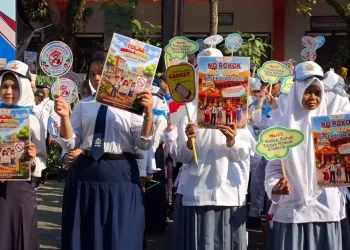 Siswa Baru di Jatim Deklarasikan Sekolah Bebas Rokok dan Vape saat MPLS