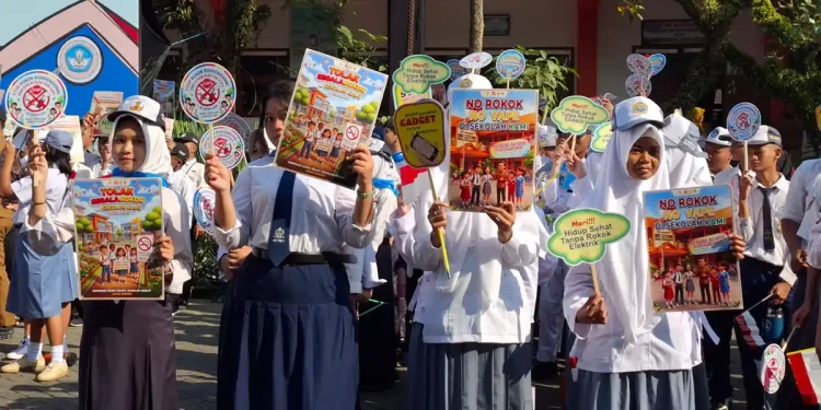 Siswa Baru di Jatim Deklarasikan Sekolah Bebas Rokok dan Vape saat MPLS