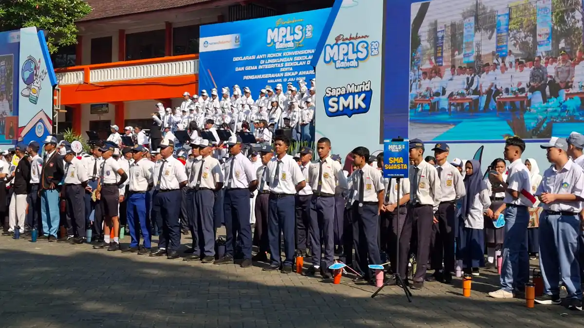 Siswa Baru di Jatim Deklarasikan Sekolah Bebas Rokok dan Vape saat MPLS