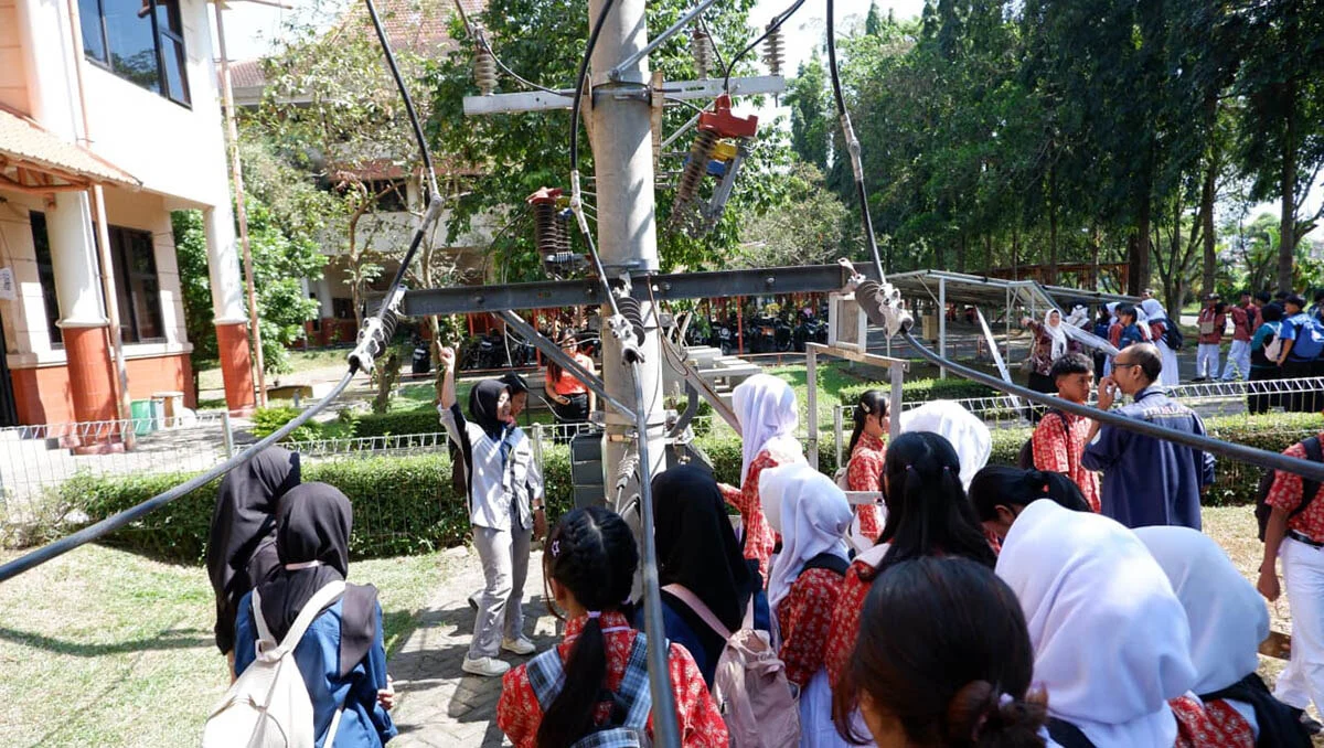 Siswa Baru SMA Nasional Malang Diajak Menjelajah Laboratorium ITN Malang