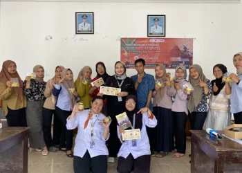 Tim Pengabdian UM Latih Warga Jengglungharjo Olah Pisang dan Kopi Bernilai Tambah
