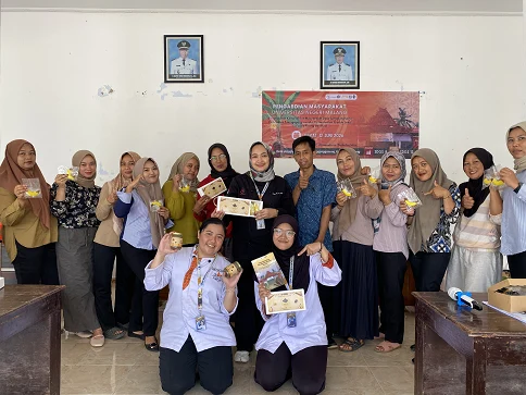 Tim Pengabdian UM Latih Warga Jengglungharjo Olah Pisang dan Kopi Bernilai Tambah