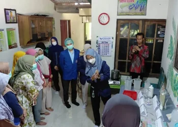 Tim PKM Polinema Dampingi Perajin Sagon Blitar Manfaatkan Limbah Air Kelapa