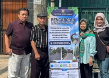 Tingkatkan Keselamatan dan Reduksi Blind Spot, Tim PKM Polinema Pasang Rambu Lalu Lintas Lensa Cembung