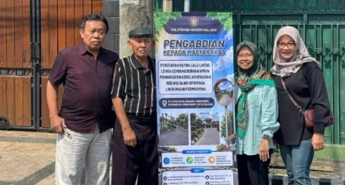 Tingkatkan Keselamatan dan Reduksi Blind Spot, Tim PKM Polinema Pasang Rambu Lalu Lintas Lensa Cembung