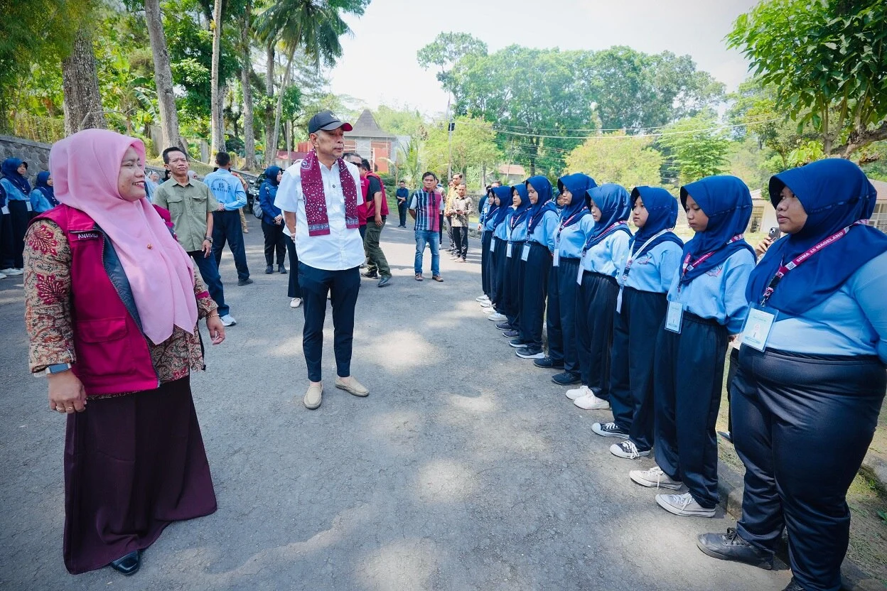 Wamensos Tanamkan Semangat Berprestasi kepada Siswa Sekolah Rakyat di Magelang