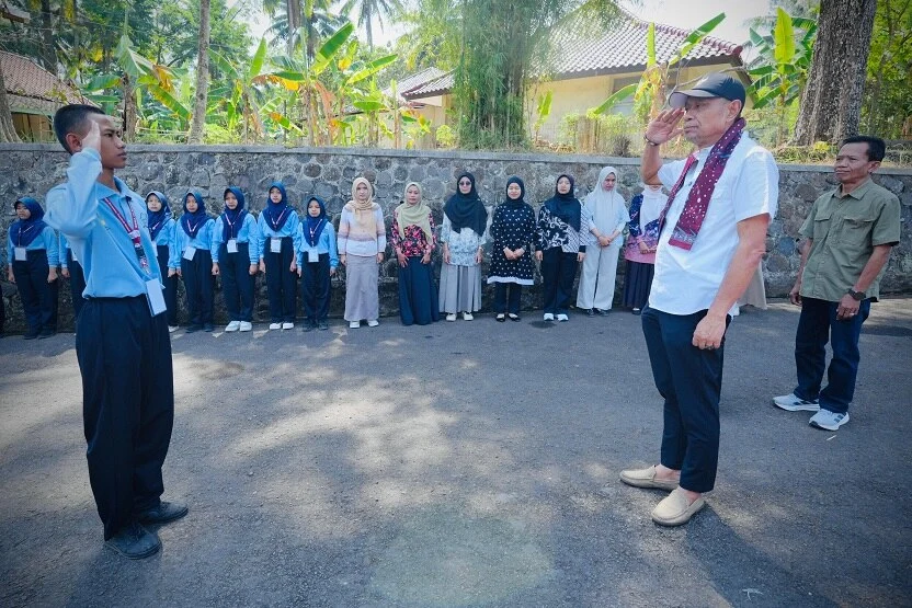 Wamensos Tanamkan Semangat Berprestasi kepada Siswa Sekolah Rakyat di Magelang