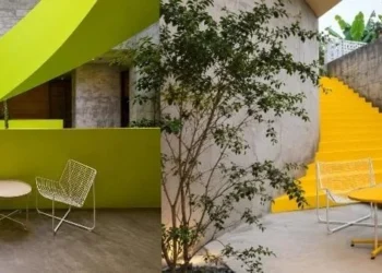 Kafe baru di Malang, OOOSTEREO dengan dominasi warna kuning dan MONOMUSIUM by OR dengan warna hijau, dua kafe di bawah satu manajemen. (Foto: Tiktok)