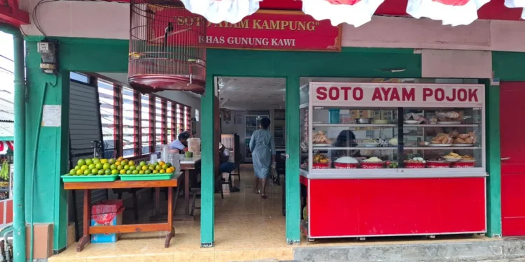 84 Tahun Soto Pojok Jadi Langganan Peziarah Gunung Kawi