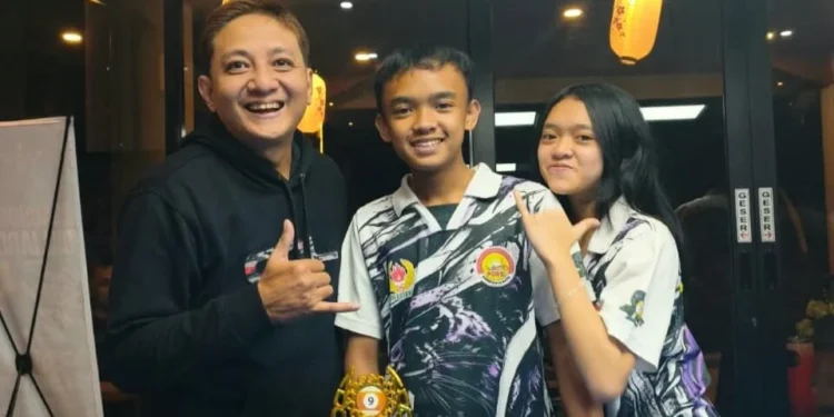 Atlet Kembar Kota Batu Sabet Juara Tiga Couple Billiard Malang