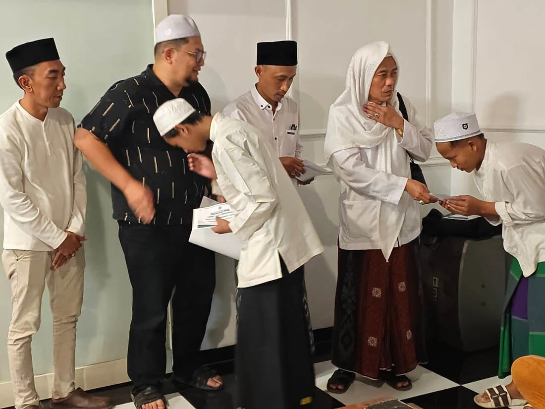 Beasiswa Nyai Hj Mamnunah Yahya Mulai Disalurkan untuk Santri Yatim dan Dhuafa