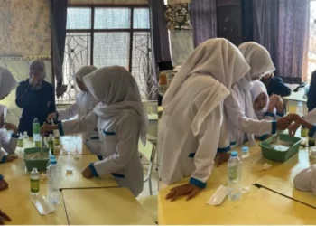 Dorong Kemandirian dan Jiwa Wirausaha Pelajar, Tim PPM Polinema Ajak Olah Sereh Menjadi Pembersih Lantai