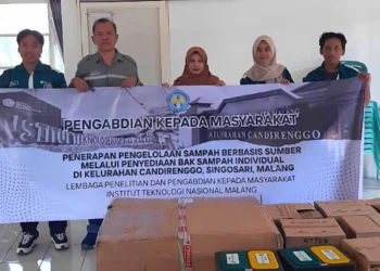 Dosen ITN Malang Bantu Warga Candirenggo Pilah Sampah dari Rumah