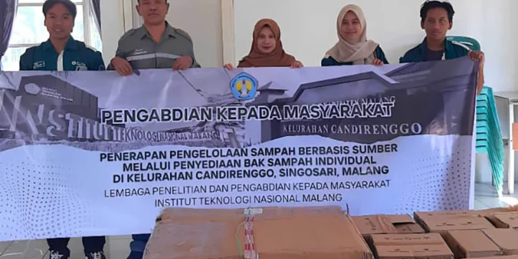 Dosen ITN Malang Bantu Warga Candirenggo Pilah Sampah dari Rumah