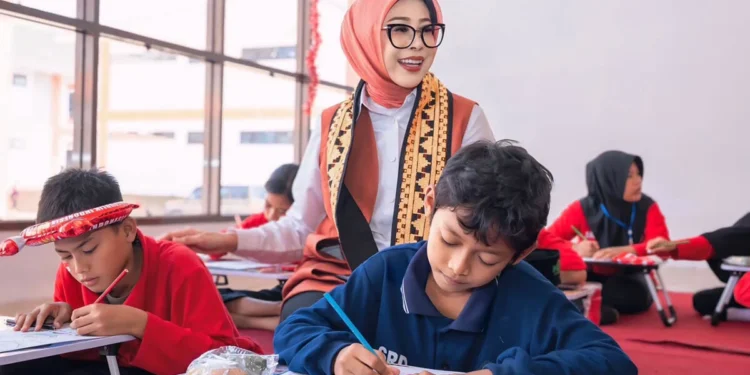 Fatma Saifullah Motivasi Siswa Sekolah Rakyat Lampung