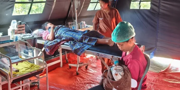 Gempa NTT, Bayi Lahir Selamat di Tenda Karang Taruna