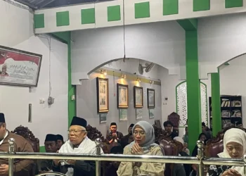 Jelang Muktamar NU, Ma’ruf Amin Ziarah dan Pimpin Doa di Makam KH Wahab Hasbullah