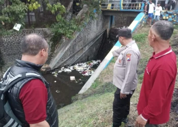 Jenazah Laki-Laki Tanpa Identitas Ditemukan Mengapung di Sungai Lawang