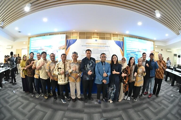 Kembangkan Model Spasial Dinamis untuk Penanggulangan Kemiskinan Multidimensi, Dosen PWK ITN Malang Ardiyanto Maksimilianus Gai Raih Doktor dari IPB University