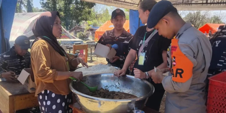 Kemensos Perkuat Bantuan untuk Korban Gempa Manggarai, Belasan Ribu Porsi Makanan Disalurkan