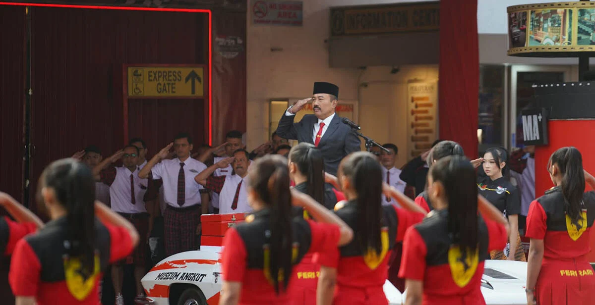 Keunikan Upacara Hut Ke 81 Ri Di Jatim Park Chevrolet Stingray Jadi Mimbar Inspektur 69