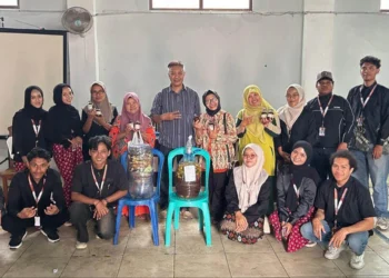 KSM-T Unisma Latih Ibu-Ibu Dusun Krajan Olah Sampah Jadi Kompos dan Ecoenzym