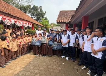 Pengurus Nasional Karang Taruna Salurkan 285 Paket Perlengkapan Sekolah