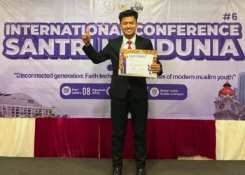 Santri Raudlatul Ulum 1 Sekaligus Mahasiswa Al-Qolam Ikuti Konferensi Internasional