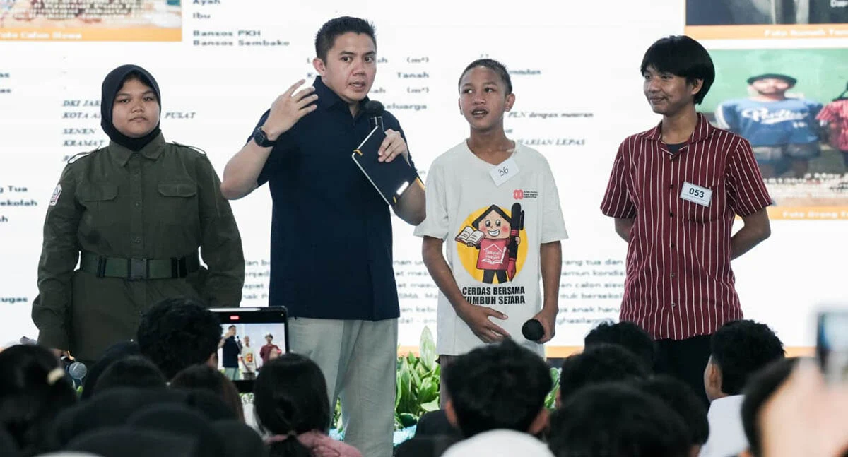 Seskab Teddy Dorong Anak Putus Sekolah Berani Bermimpi Besar lewat Sekolah Rakyat