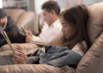 Terlalu Sering Rebahan Tingkatkan Risiko Diabetes hingga Hipertensi