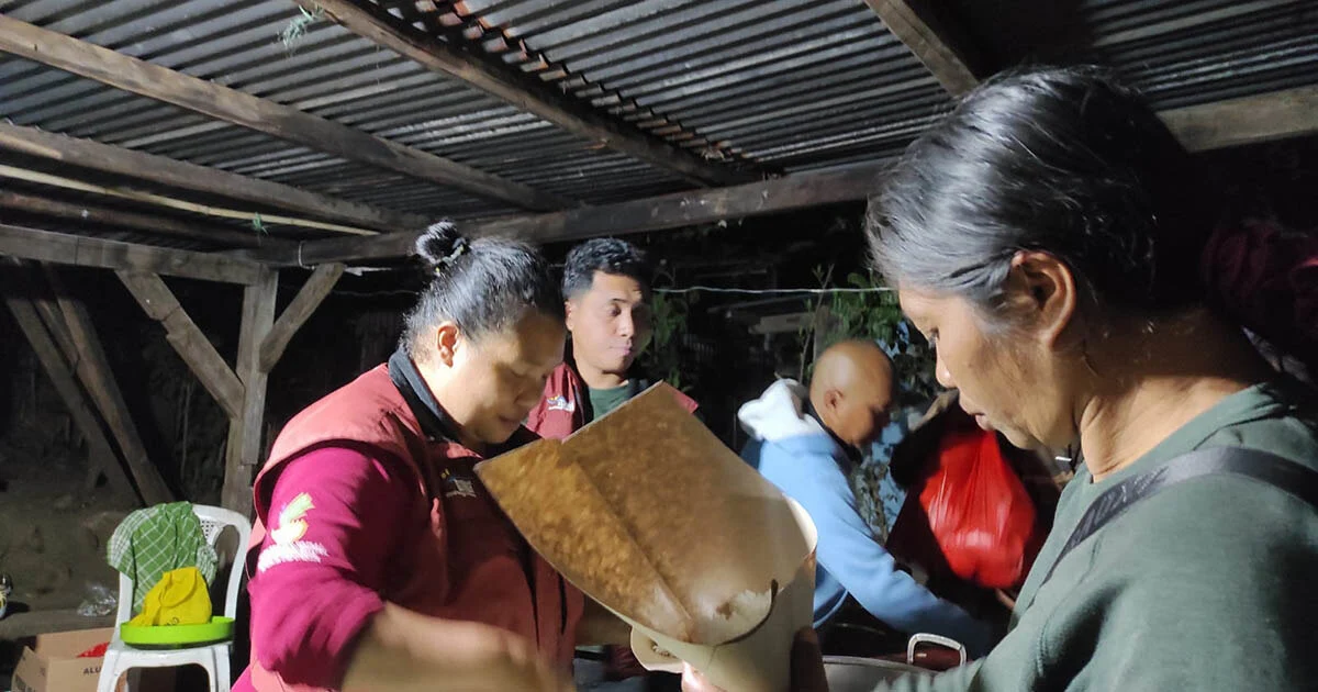 Tiga Dapur Umum Kemensos Layani Korban Gempa Manggarai Timur