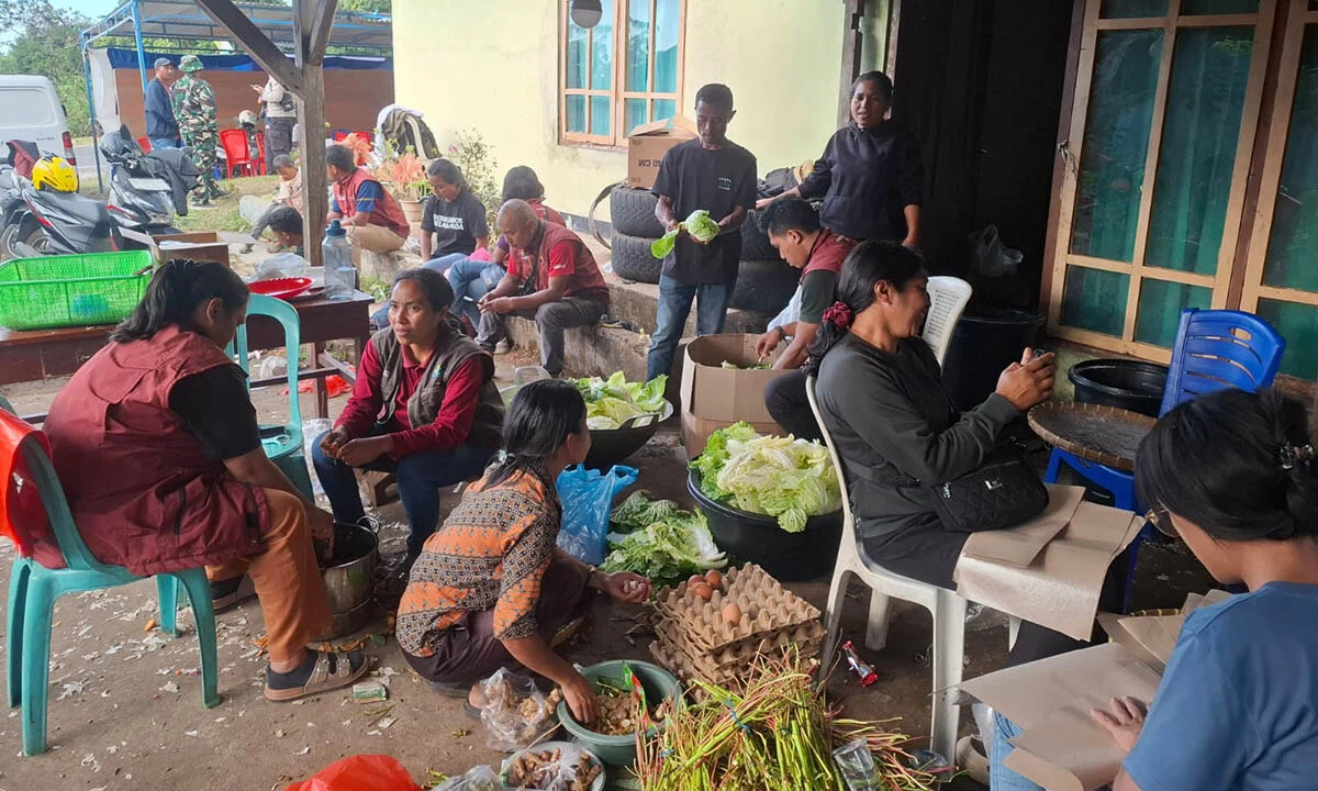Tiga Dapur Umum Kemensos Layani Korban Gempa Manggarai Timur