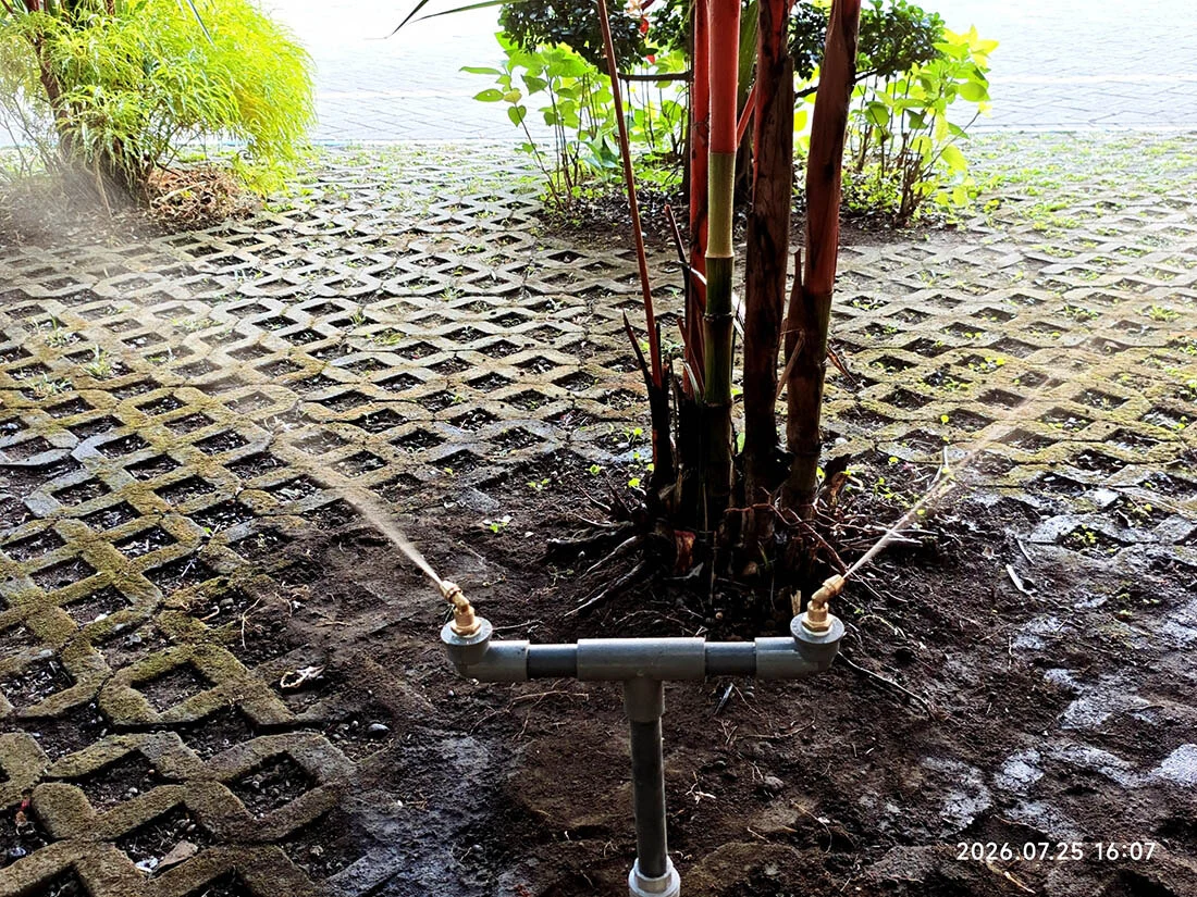 itn malang - Tim Abdimas ITN Malang Pasang Irigasi Sprinkler Otomatis di SMKN 1 Singosari, Pemakaian Air Lebih Efisien