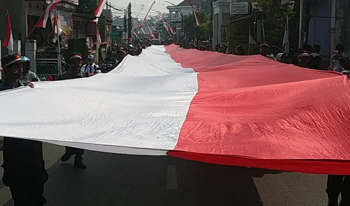 Warga Bumiayu Malang Kirab Bendera Merah Putih Sepanjang 81 Meter 18