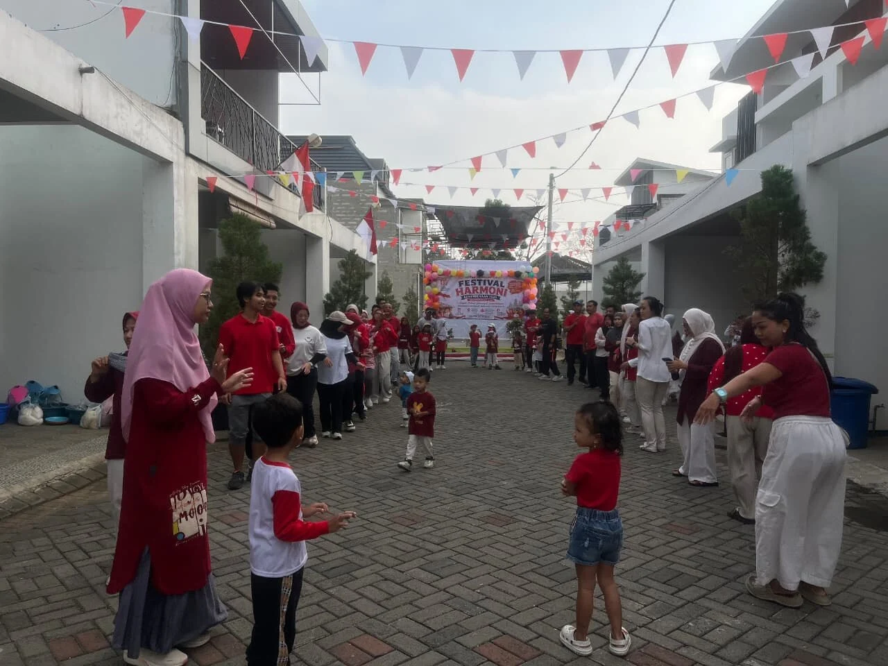 Warga RT 05 Joyo Agung Bersatu dalam Festival Harmoni Kemerdekaan RI ke-81