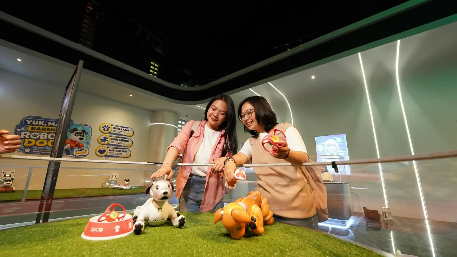Berbagai macam jenis robot interaktif juga menjadi daya tarik Museum Mega Science Center dan Budaya. Foto: Dok.