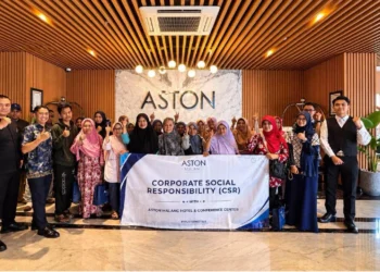 Aston Malang Gelar CSR, Bagikan Bingkisan kepada Warga Sekitar