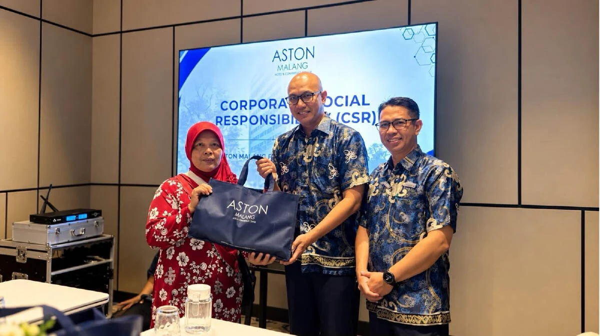 Aston Malang Gelar Csr Bagikan Bingkisan Kepada Warga Sekitar 18