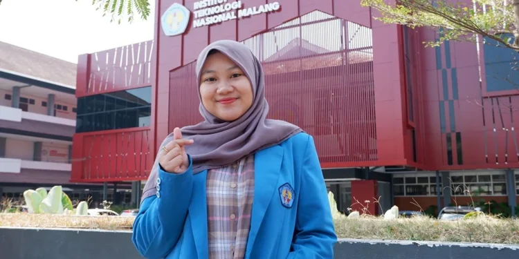 Ayah Meninggal Sebulan Sebelum Seminar Skripsi, Yuniar Raih Lulusan Terbaik ITN Malang