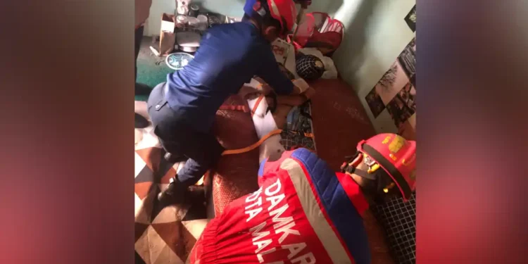 Damkar Kota Malang Terima Laporan Unik, Jemuran Terbang hingga Kitchen Set Miring