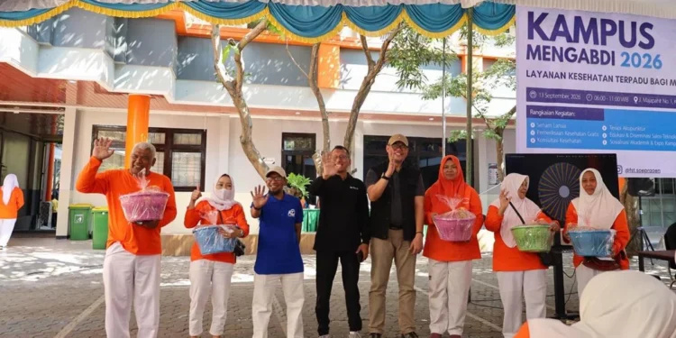 FST ITSK Soepraoen Buka Layanan Cek Kesehatan dan Akupunktur Gratis bagi Warga Kiduldalem