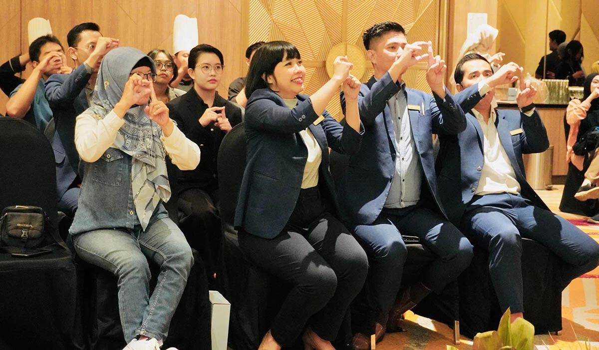 Grand Mercure Malang Mirama Gelar Kelas Bahasa Isyarat Gratis untuk Karyawan dan Masyarakat