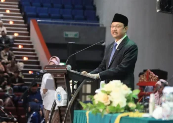 Gus Ipul Ajak Wisudawan Poltekesos Jadi Agen Perlindungan Sosial dan Terlibat di Sekolah Rakyat