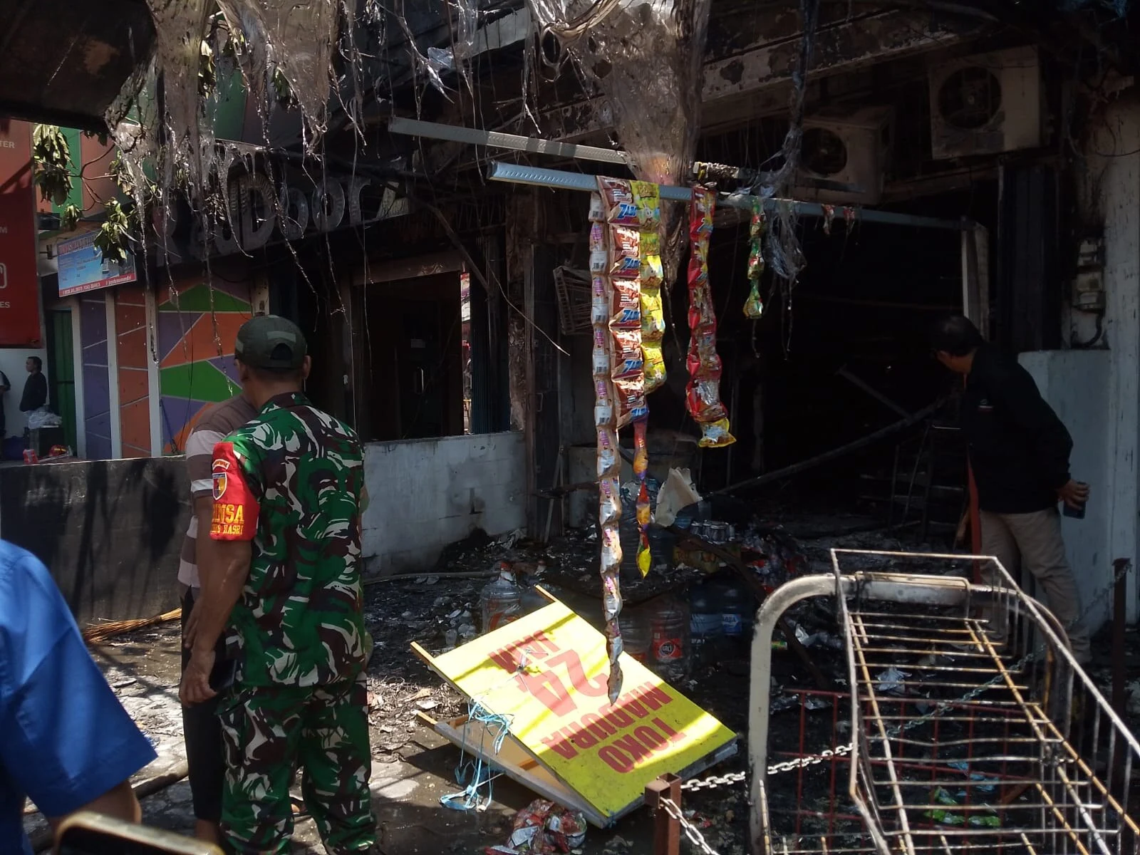 Kebakaran toko - Kebakaran Toko Madura di Galunggung, Dua Bangunan Ikut Terbakar