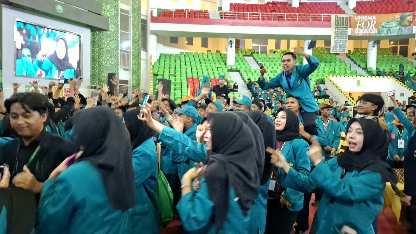 Kemeriahan Closing Oshika Maba Unisma 2026, Rektor Kukuhkan Ribuan Mahasiswa Baru Jadi Generasi Berkelas Dunia