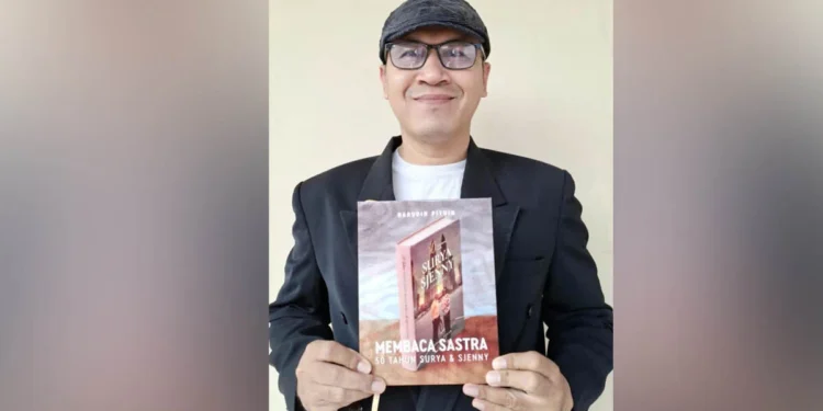 Membaca Sastra 50 Tahun Surya dan Sjenny