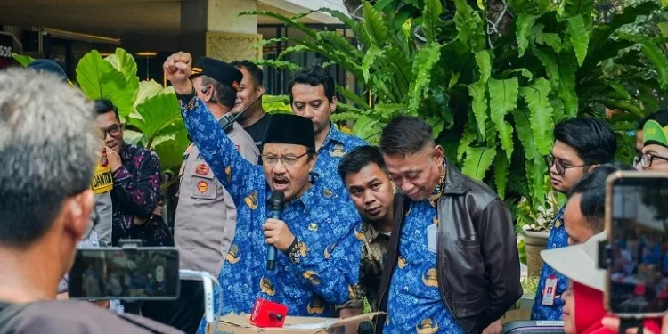 Mensos dan Wamensos Sediakan Kursi untuk Demonstran, Dialog Pembaharuan Data Bansos Berlangsung Segan